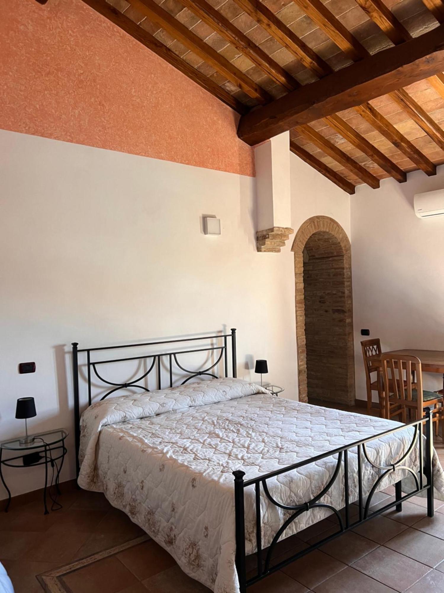 Bed & Breakfast Casale Gregoriano And Apartaments ซานจีมิญญาโน ภายนอก รูปภาพ