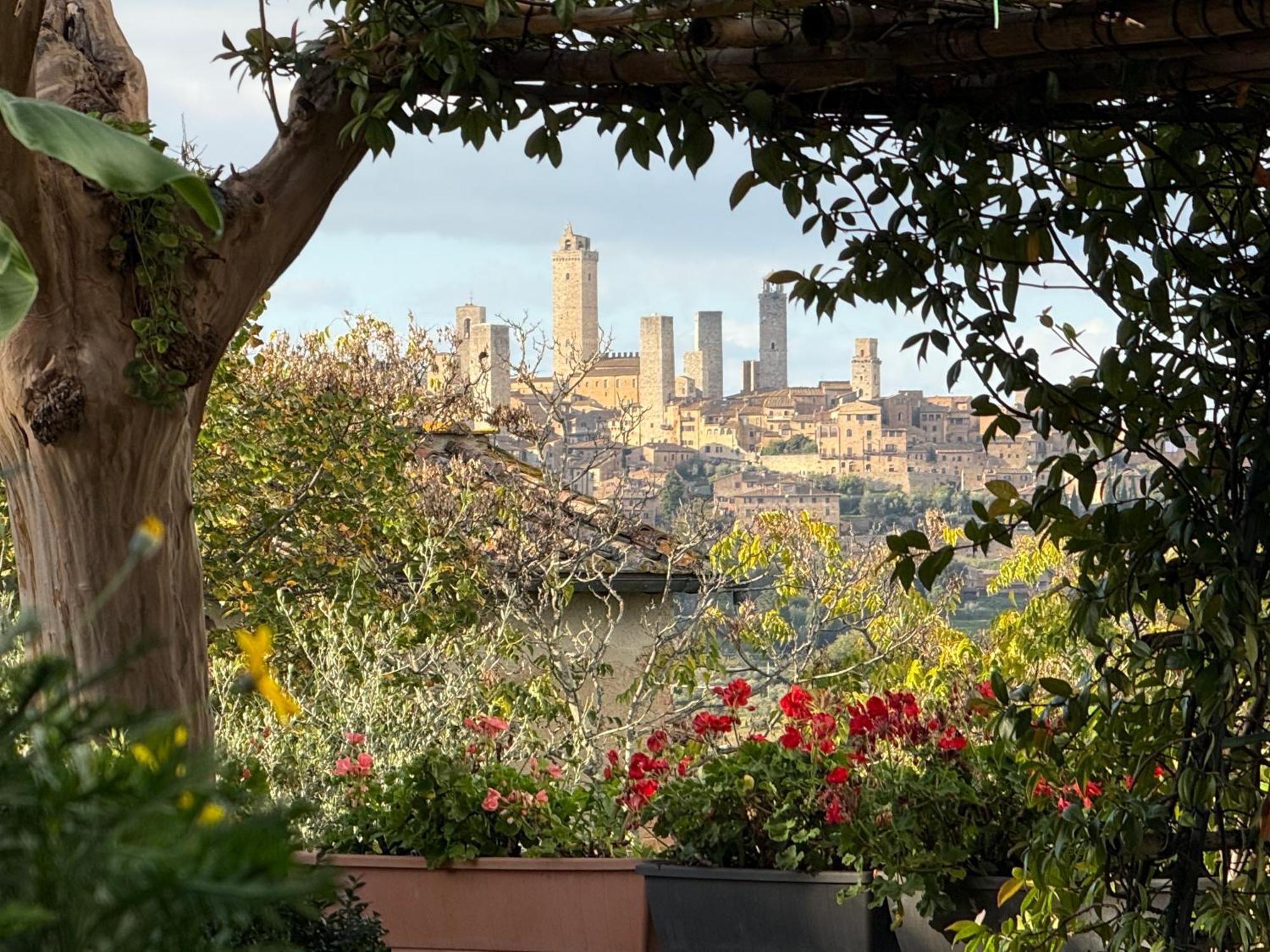 Bed & Breakfast Casale Gregoriano And Apartaments ซานจีมิญญาโน ภายนอก รูปภาพ