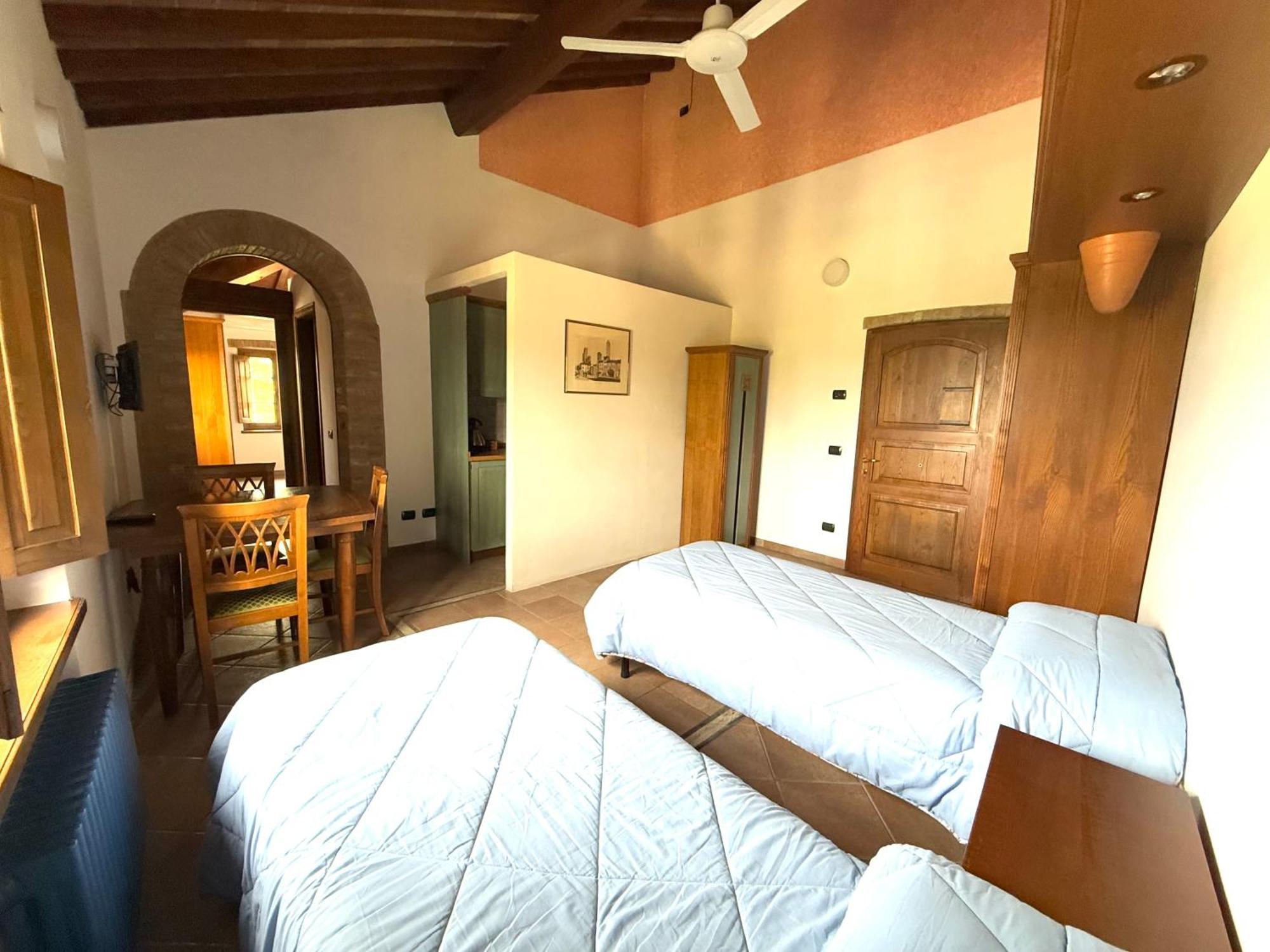 Bed & Breakfast Casale Gregoriano And Apartaments ซานจีมิญญาโน ภายนอก รูปภาพ